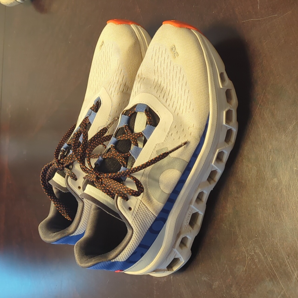 On Cloudmonster - women's 8.5 running shoes